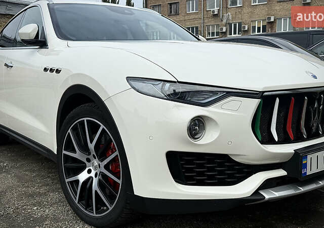 Білий Мазераті Леванте, об'ємом двигуна 2.98 л та пробігом 35 тис. км за 39500 $, фото 6 на Automoto.ua
