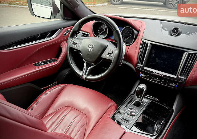 Білий Мазераті Леванте, об'ємом двигуна 2.98 л та пробігом 35 тис. км за 39500 $, фото 2 на Automoto.ua
