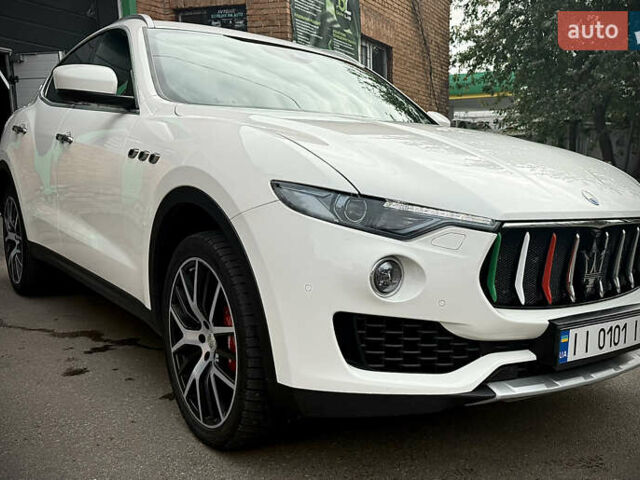 Білий Мазераті Леванте, об'ємом двигуна 2.98 л та пробігом 35 тис. км за 39500 $, фото 4 на Automoto.ua
