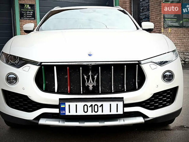 Білий Мазераті Леванте, об'ємом двигуна 2.98 л та пробігом 35 тис. км за 39500 $, фото 7 на Automoto.ua