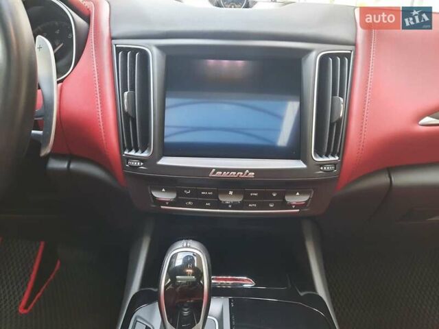 Білий Мазераті Леванте, об'ємом двигуна 2.98 л та пробігом 60 тис. км за 66797 $, фото 16 на Automoto.ua