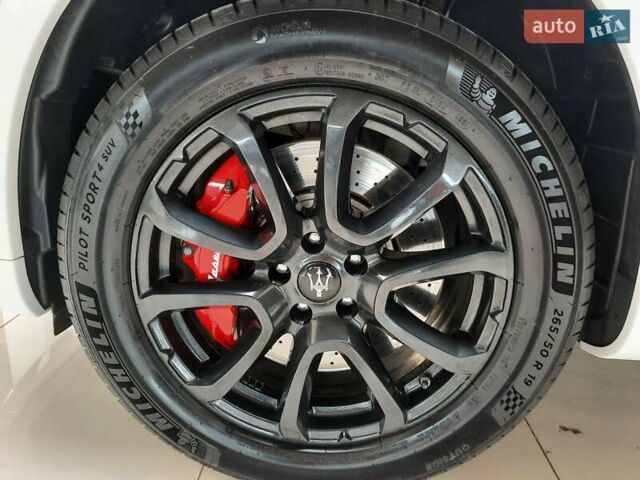 Білий Мазераті Леванте, об'ємом двигуна 2.98 л та пробігом 60 тис. км за 66797 $, фото 8 на Automoto.ua