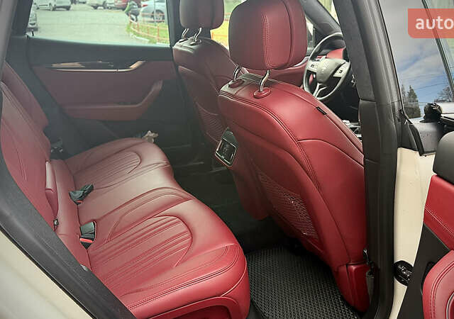 Білий Мазераті Леванте, об'ємом двигуна 2.98 л та пробігом 35 тис. км за 39500 $, фото 10 на Automoto.ua