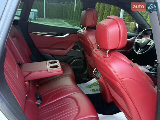 Белый Мазерати Леванте, объемом двигателя 2.98 л и пробегом 95 тыс. км за 36900 $, фото 7 на Automoto.ua