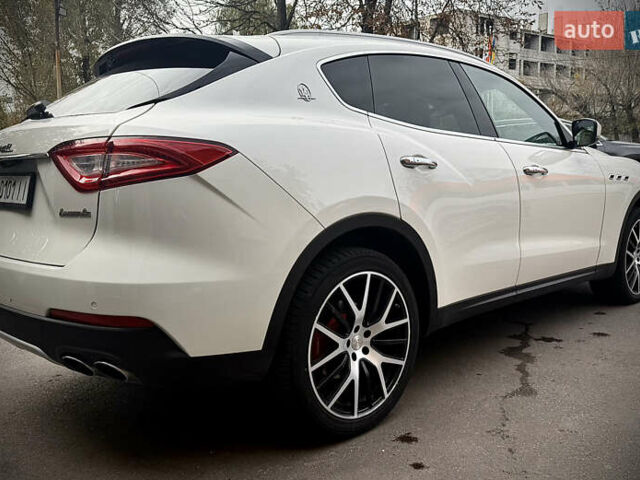 Білий Мазераті Леванте, об'ємом двигуна 2.98 л та пробігом 35 тис. км за 39500 $, фото 5 на Automoto.ua