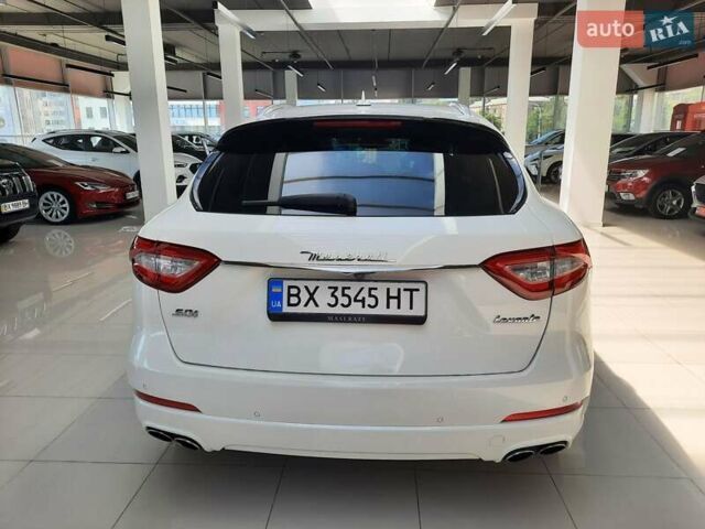 Білий Мазераті Леванте, об'ємом двигуна 2.98 л та пробігом 60 тис. км за 66797 $, фото 5 на Automoto.ua