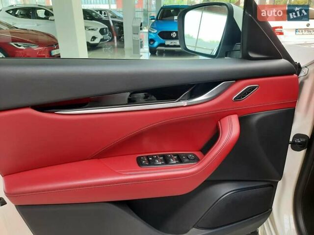 Білий Мазераті Леванте, об'ємом двигуна 2.98 л та пробігом 60 тис. км за 66797 $, фото 13 на Automoto.ua