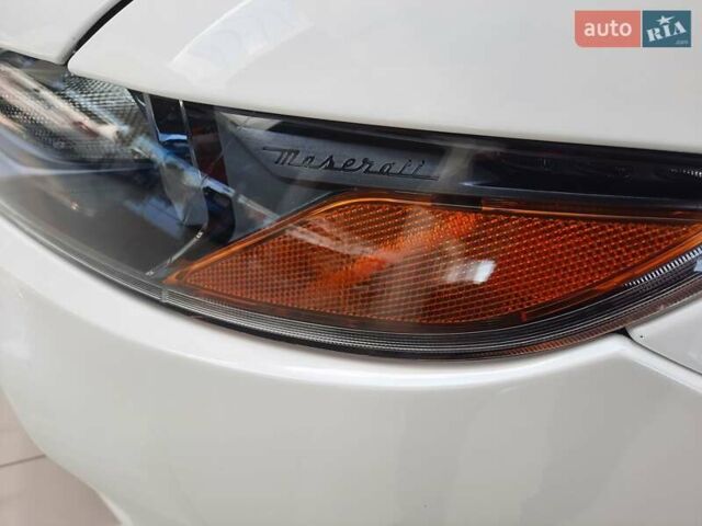 Білий Мазераті Леванте, об'ємом двигуна 2.98 л та пробігом 60 тис. км за 66797 $, фото 9 на Automoto.ua