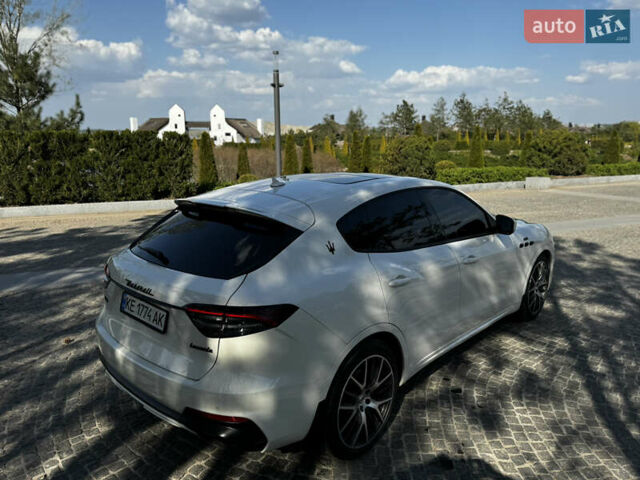 Белый Мазерати Леванте, объемом двигателя 3.8 л и пробегом 66 тыс. км за 63000 $, фото 9 на Automoto.ua