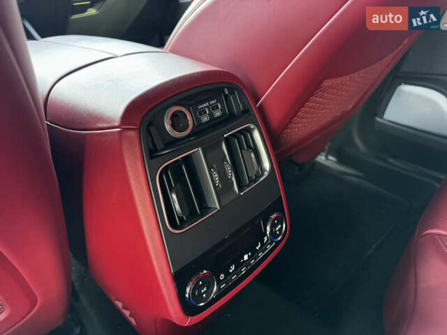 Белый Мазерати Леванте, объемом двигателя 3.8 л и пробегом 66 тыс. км за 63000 $, фото 13 на Automoto.ua