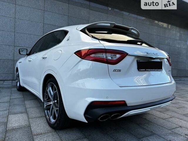 Белый Мазерати Леванте, объемом двигателя 3.8 л и пробегом 55 тыс. км за 65000 $, фото 8 на Automoto.ua