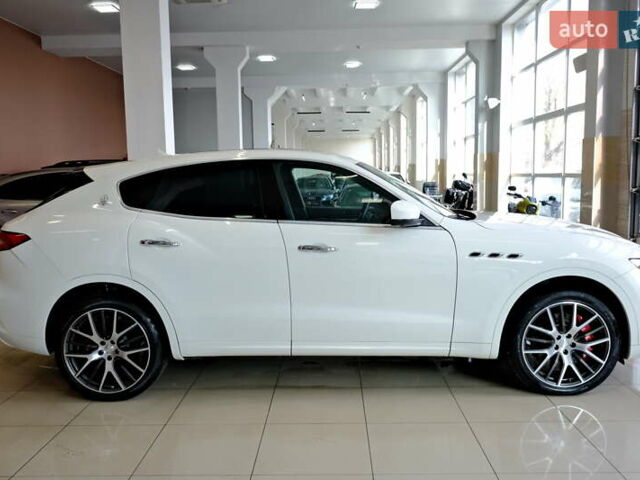 Мазерати Леванте 2019 в Одессе на Automoto.ua Белый Мазерати Леванте, объемом двигателя 3 л и пробегом 68 тыс. км за 34900 $, фото 6 на Automoto.ua