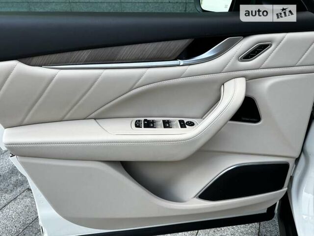 Белый Мазерати Леванте, объемом двигателя 3.8 л и пробегом 55 тыс. км за 65000 $, фото 15 на Automoto.ua