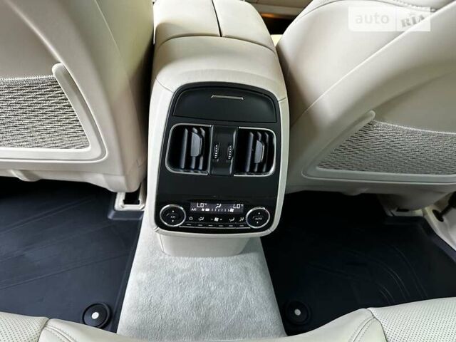 Белый Мазерати Леванте, объемом двигателя 3.8 л и пробегом 55 тыс. км за 65000 $, фото 22 на Automoto.ua