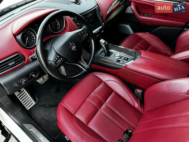 Белый Мазерати Леванте, объемом двигателя 3.8 л и пробегом 66 тыс. км за 63000 $, фото 14 на Automoto.ua