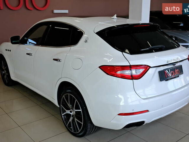 Мазерати Леванте 2019 в Одессе на Automoto.ua Белый Мазерати Леванте, объемом двигателя 3 л и пробегом 68 тыс. км за 34900 $, фото 23 на Automoto.ua