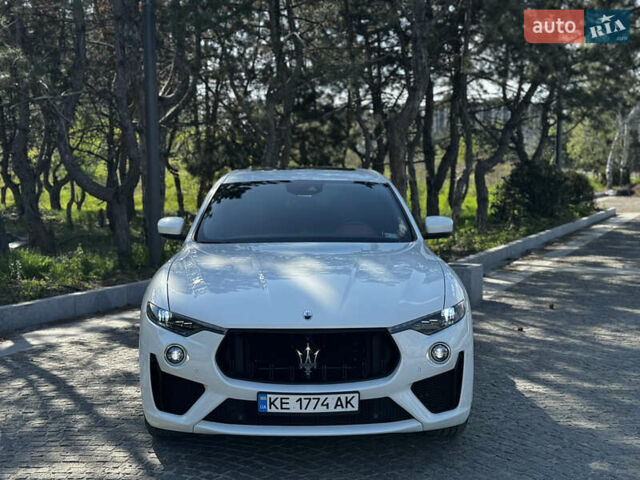 Белый Мазерати Леванте, объемом двигателя 3.8 л и пробегом 66 тыс. км за 63000 $, фото 2 на Automoto.ua