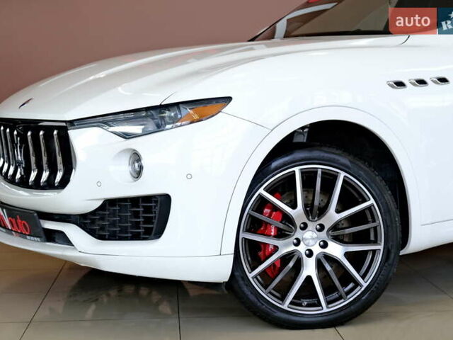 Мазерати Леванте 2019 в Одессе на Automoto.ua Белый Мазерати Леванте, объемом двигателя 3 л и пробегом 68 тыс. км за 34900 $, фото 11 на Automoto.ua