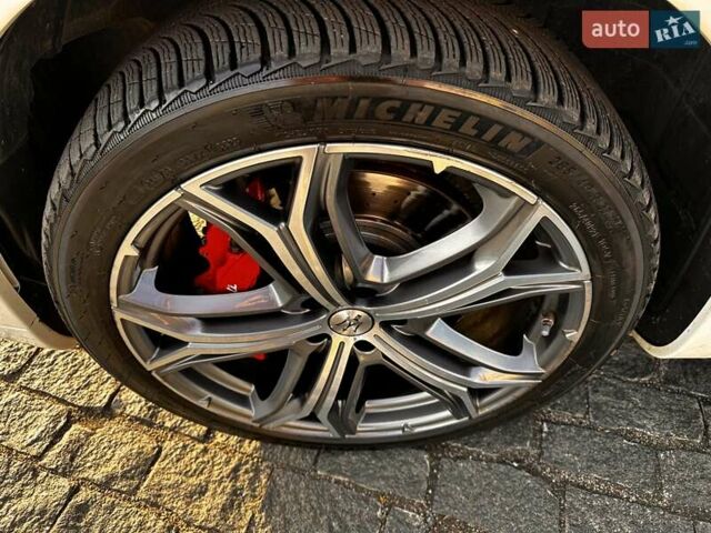 Белый Мазерати Леванте, объемом двигателя 3.8 л и пробегом 55 тыс. км за 65000 $, фото 2 на Automoto.ua