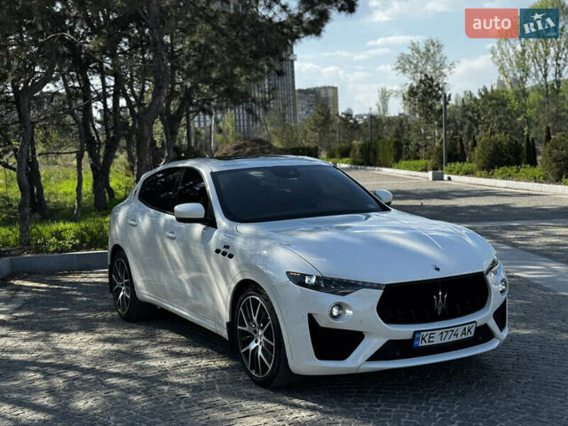Белый Мазерати Леванте, объемом двигателя 3.8 л и пробегом 66 тыс. км за 63000 $, фото 3 на Automoto.ua