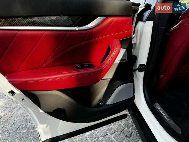 Белый Мазерати Леванте, объемом двигателя 3.8 л и пробегом 66 тыс. км за 63000 $, фото 12 на Automoto.ua