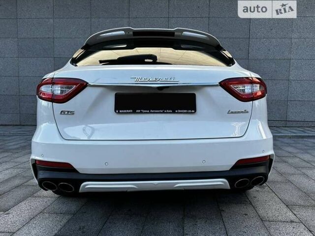 Белый Мазерати Леванте, объемом двигателя 3.8 л и пробегом 55 тыс. км за 65000 $, фото 9 на Automoto.ua