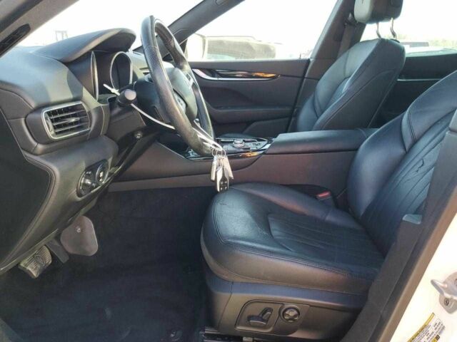 Белый Мазерати Леванте, объемом двигателя 3 л и пробегом 51 тыс. км за 9400 $, фото 6 на Automoto.ua