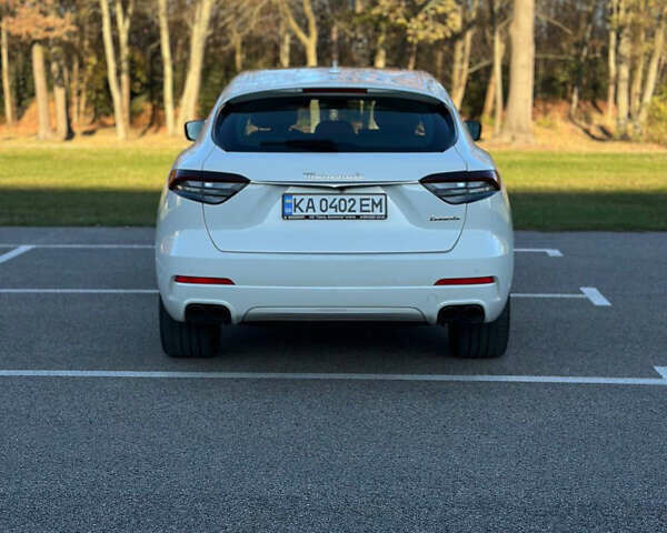 Белый Мазерати Леванте, объемом двигателя 2 л и пробегом 45 тыс. км за 51000 $, фото 4 на Automoto.ua