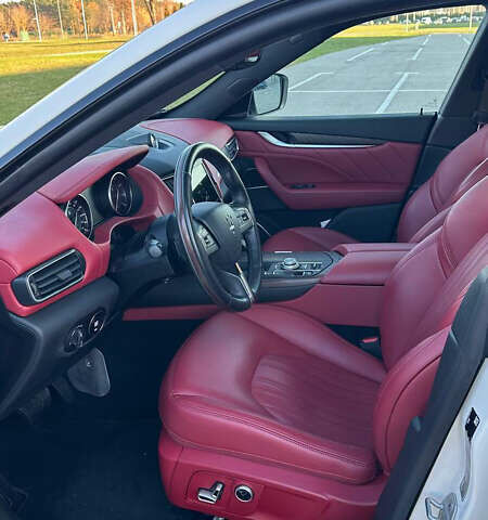 Белый Мазерати Леванте, объемом двигателя 2 л и пробегом 45 тыс. км за 51000 $, фото 17 на Automoto.ua