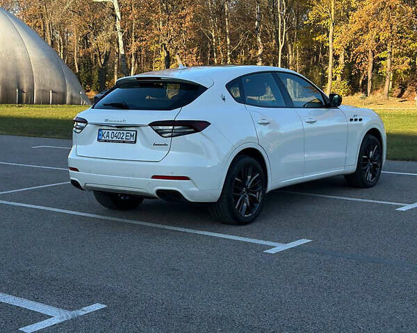 Белый Мазерати Леванте, объемом двигателя 2 л и пробегом 45 тыс. км за 51000 $, фото 2 на Automoto.ua