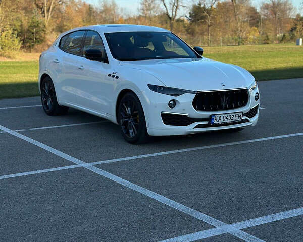 Белый Мазерати Леванте, объемом двигателя 2 л и пробегом 45 тыс. км за 51000 $, фото 7 на Automoto.ua