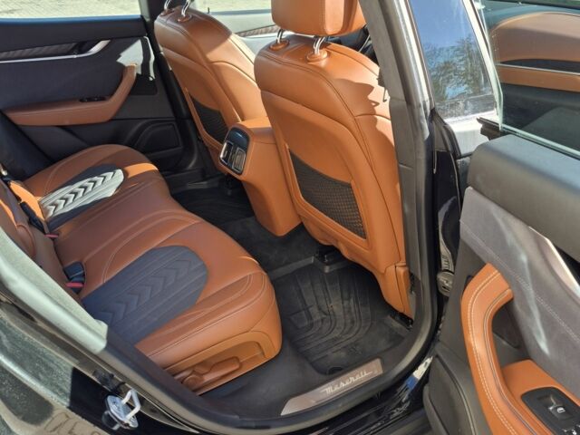 Чорний Мазераті Леванте, об'ємом двигуна 3 л та пробігом 116 тис. км за 47000 $, фото 5 на Automoto.ua