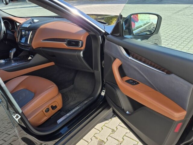 Чорний Мазераті Леванте, об'ємом двигуна 3 л та пробігом 116 тис. км за 47000 $, фото 3 на Automoto.ua