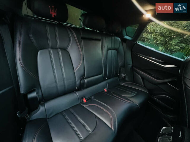 Чорний Мазераті Леванте, об'ємом двигуна 2.98 л та пробігом 65 тис. км за 35500 $, фото 12 на Automoto.ua