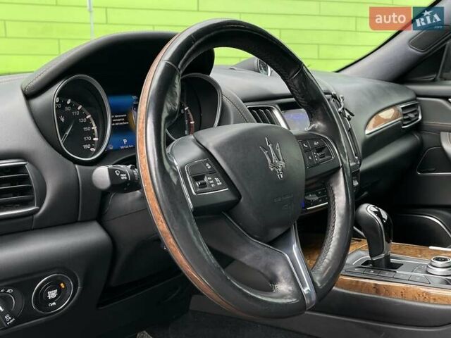 Черный Мазерати Леванте, объемом двигателя 3 л и пробегом 98 тыс. км за 32900 $, фото 10 на Automoto.ua