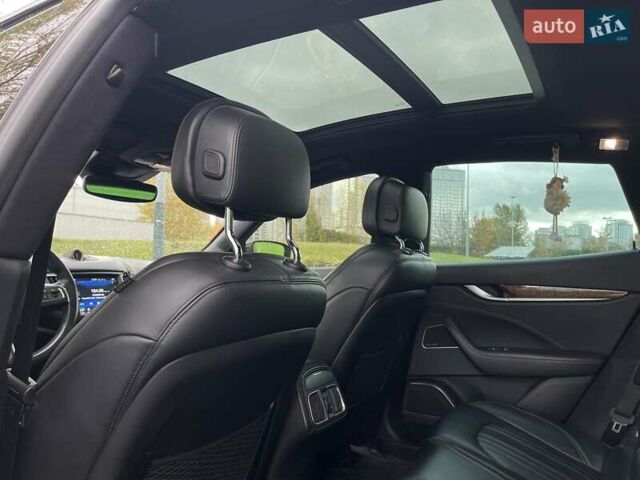 Черный Мазерати Леванте, объемом двигателя 3 л и пробегом 98 тыс. км за 32900 $, фото 29 на Automoto.ua