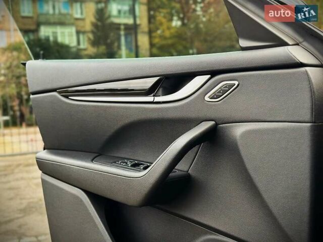 Черный Мазерати Леванте, объемом двигателя 3 л и пробегом 103 тыс. км за 36500 $, фото 25 на Automoto.ua