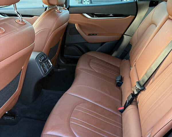 Черный Мазерати Леванте, объемом двигателя 2.98 л и пробегом 48 тыс. км за 38000 $, фото 30 на Automoto.ua