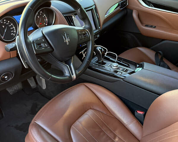 Черный Мазерати Леванте, объемом двигателя 2.98 л и пробегом 48 тыс. км за 38000 $, фото 28 на Automoto.ua