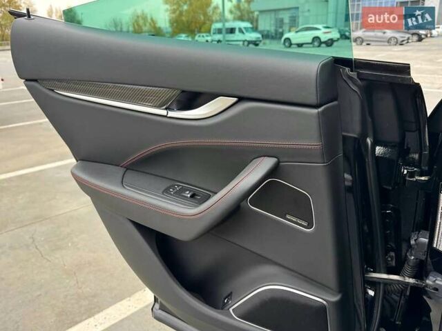 Чорний Мазераті Леванте, об'ємом двигуна 2.98 л та пробігом 110 тис. км за 39990 $, фото 37 на Automoto.ua