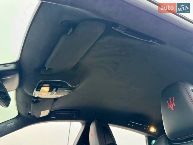 Чорний Мазераті Леванте, об'ємом двигуна 2.98 л та пробігом 110 тис. км за 39990 $, фото 31 на Automoto.ua