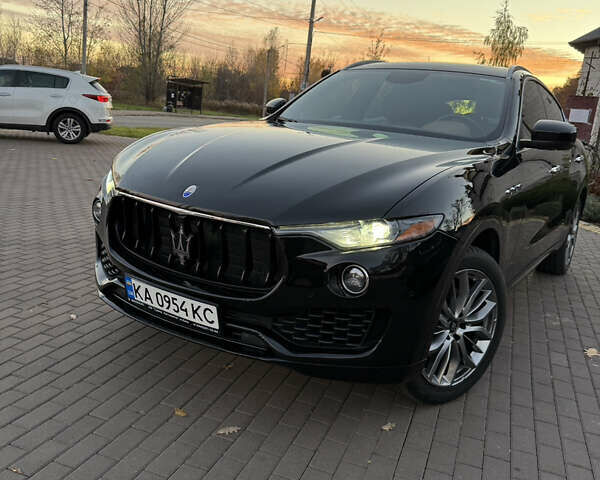 Черный Мазерати Леванте, объемом двигателя 2.98 л и пробегом 48 тыс. км за 38000 $, фото 2 на Automoto.ua