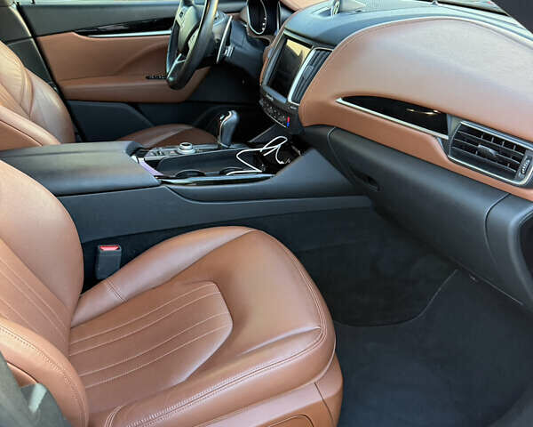 Черный Мазерати Леванте, объемом двигателя 2.98 л и пробегом 48 тыс. км за 38000 $, фото 34 на Automoto.ua