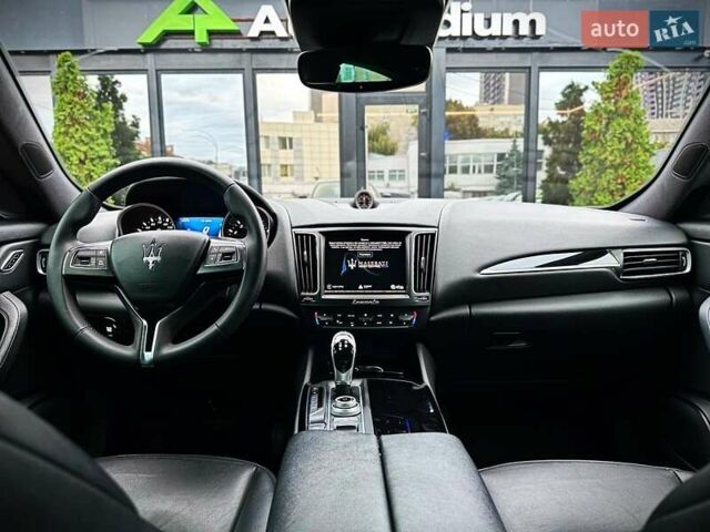 Черный Мазерати Леванте, объемом двигателя 3 л и пробегом 103 тыс. км за 36500 $, фото 33 на Automoto.ua