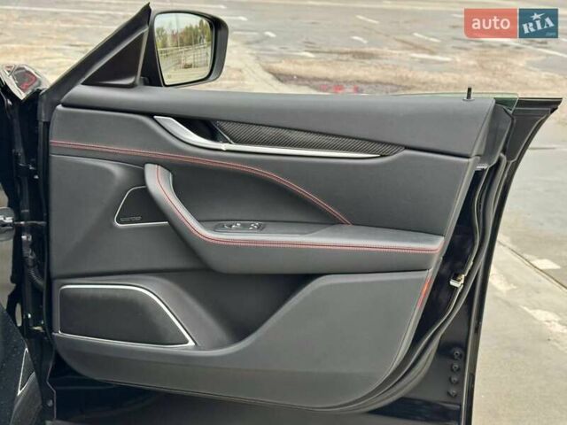 Чорний Мазераті Леванте, об'ємом двигуна 2.98 л та пробігом 110 тис. км за 39990 $, фото 35 на Automoto.ua