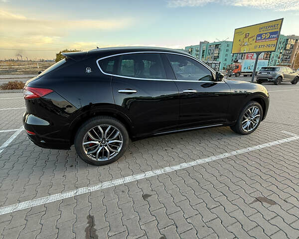 Черный Мазерати Леванте, объемом двигателя 2.98 л и пробегом 48 тыс. км за 38000 $, фото 48 на Automoto.ua