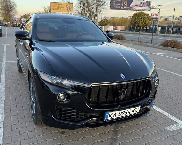 Черный Мазерати Леванте, объемом двигателя 2.98 л и пробегом 48 тыс. км за 38000 $, фото 35 на Automoto.ua