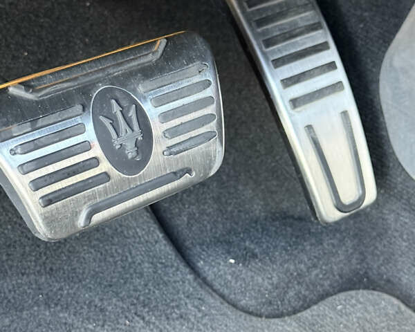 Черный Мазерати Леванте, объемом двигателя 2.98 л и пробегом 45 тыс. км за 65000 $, фото 37 на Automoto.ua