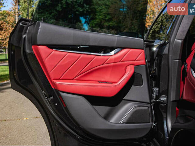 Черный Мазерати Леванте, объемом двигателя 3 л и пробегом 45 тыс. км за 54999 $, фото 17 на Automoto.ua