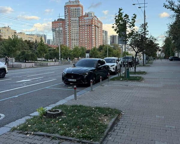 Черный Мазерати Леванте, объемом двигателя 2.98 л и пробегом 45 тыс. км за 65000 $, фото 23 на Automoto.ua